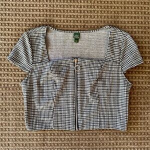 Wild Fable black and white gingham crop top with cap sleeves and exposed zipper